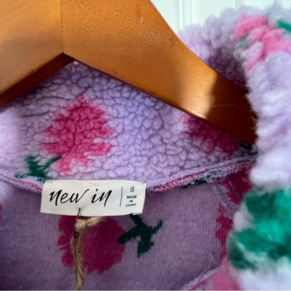 NWT New In Lilac Fleece Jacket with Pink Floral Pattern Oversized Size Small - Picture 5 of 12